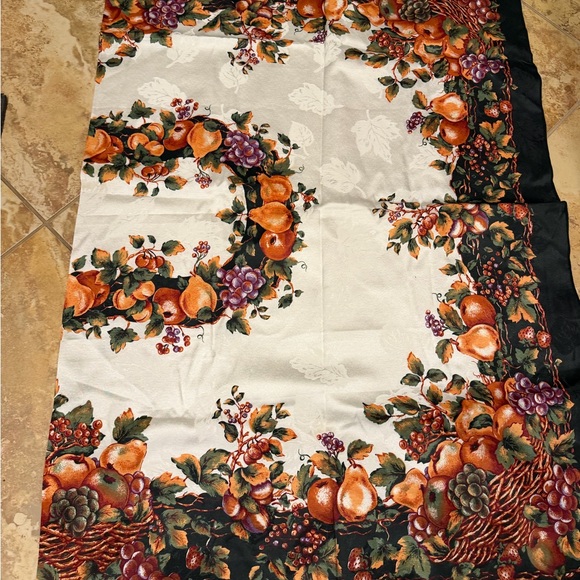 Thanksgiving Tablecloths Set of 2 - Picture 5 of 14